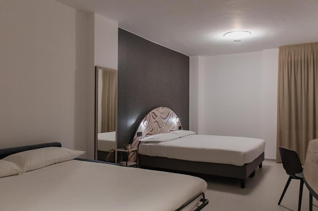 Hub Hotel Губио Екстериор снимка