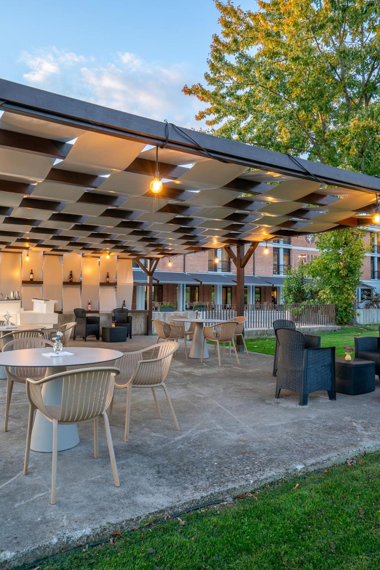 Hub Hotel Губио Екстериор снимка