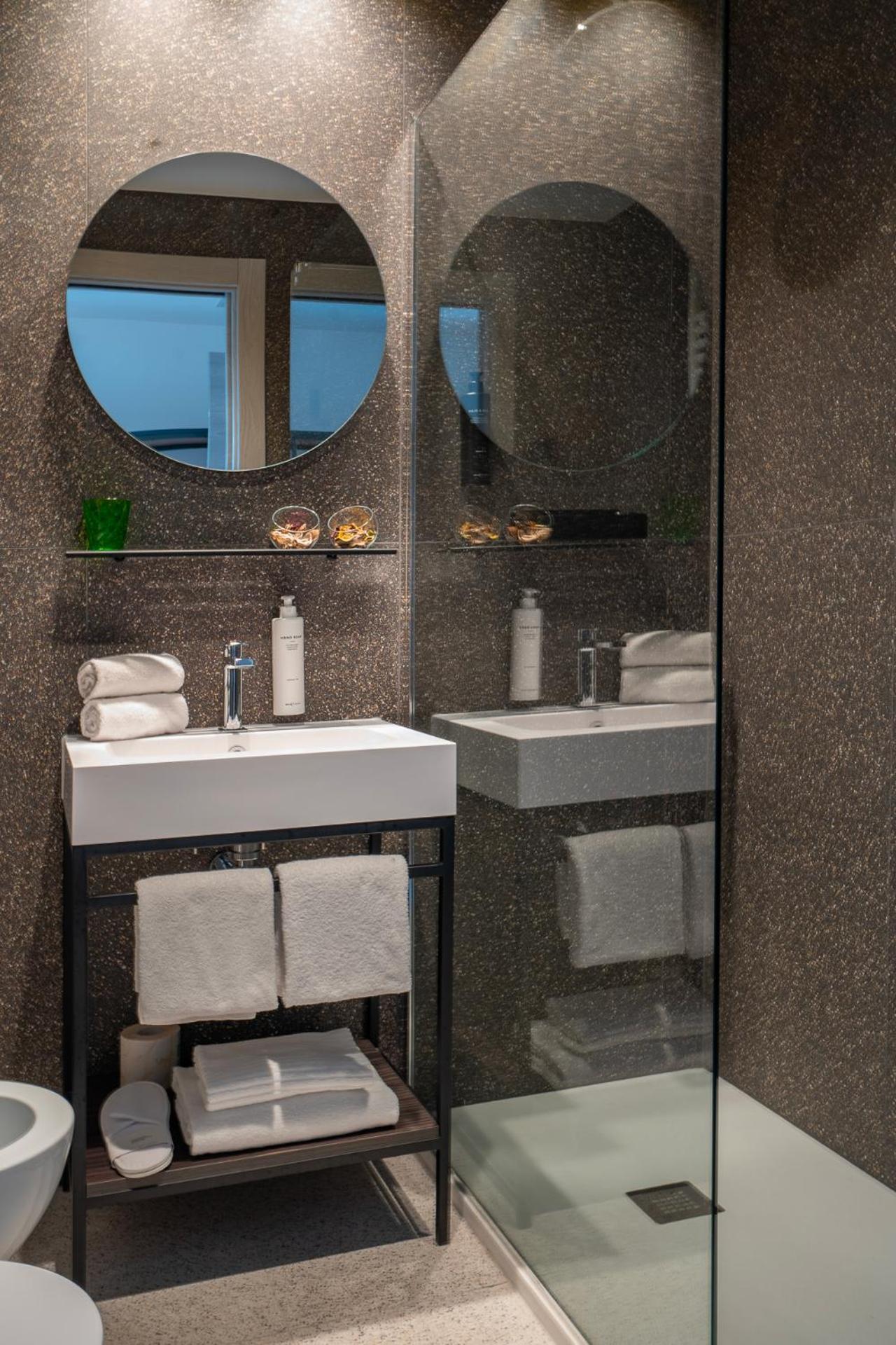 Hub Hotel Губио Екстериор снимка