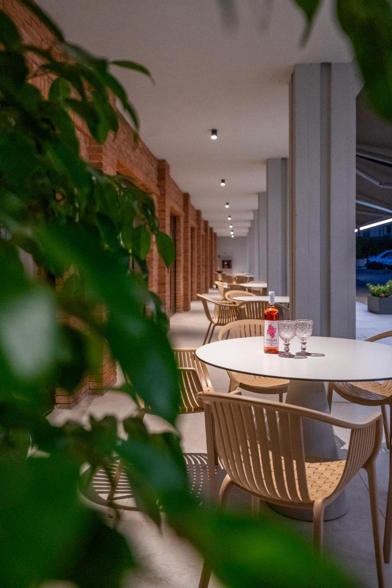 Hub Hotel Губио Екстериор снимка