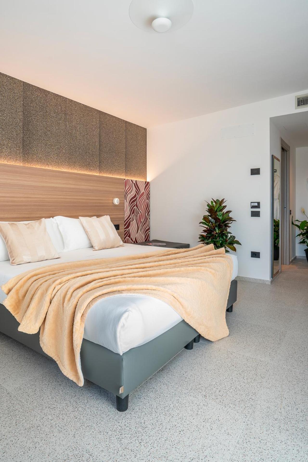 Hub Hotel Губио Екстериор снимка