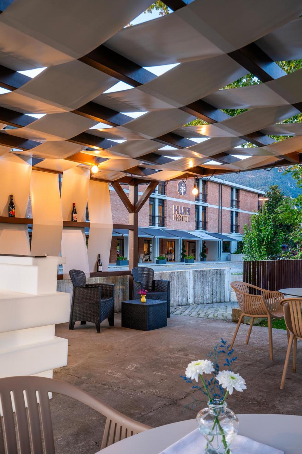 Hub Hotel Губио Екстериор снимка
