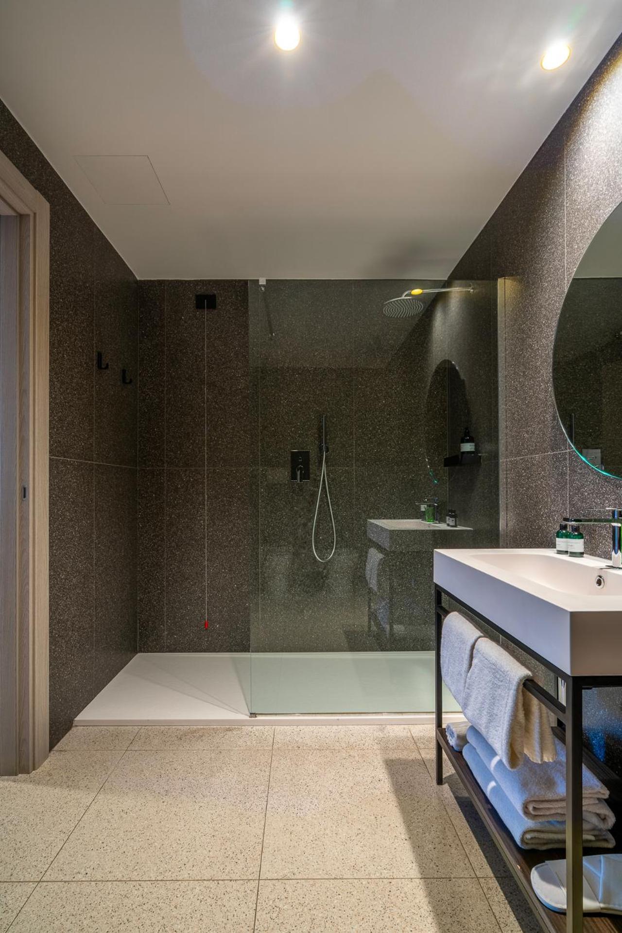 Hub Hotel Губио Екстериор снимка