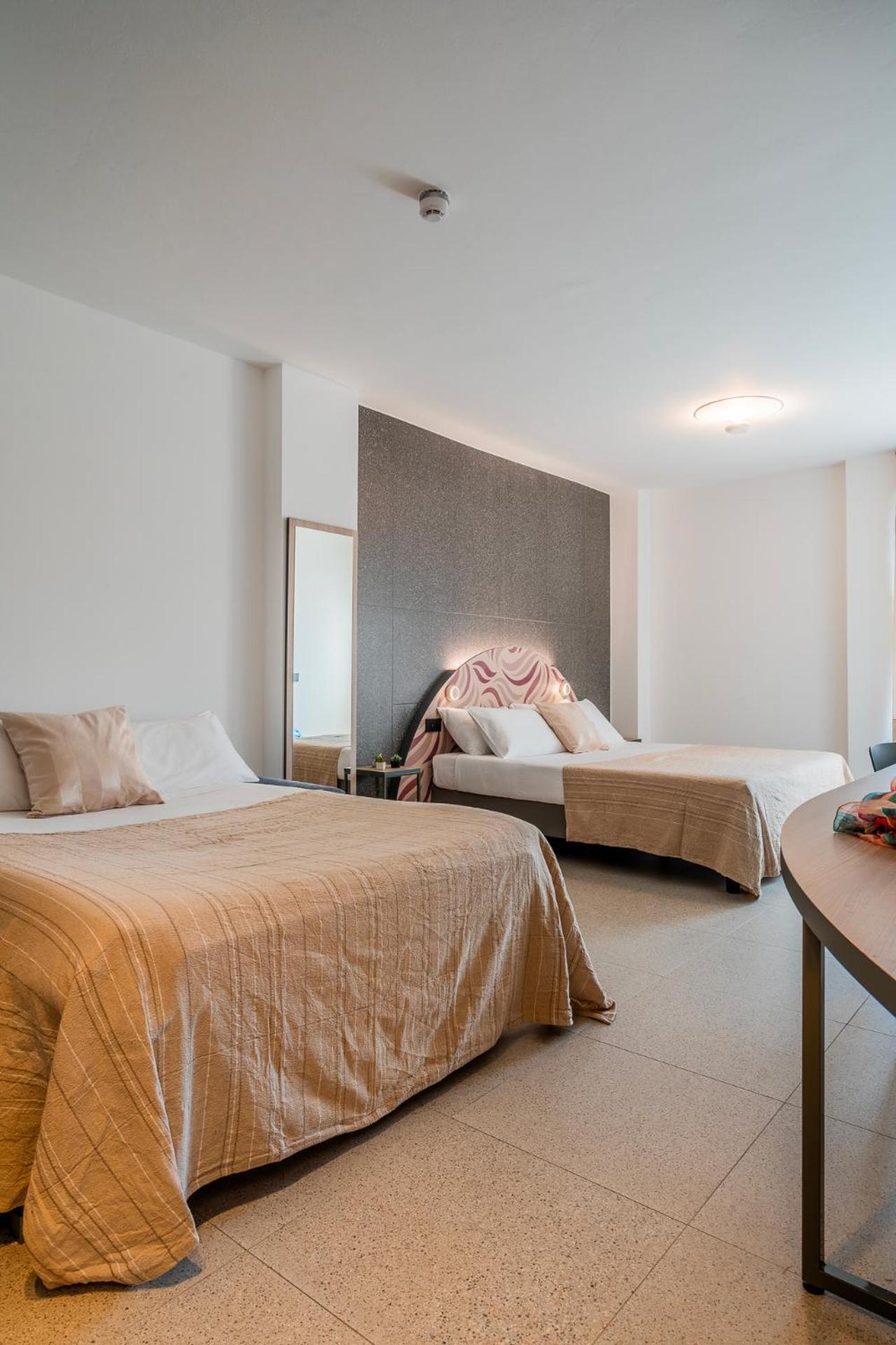 Hub Hotel Губио Екстериор снимка